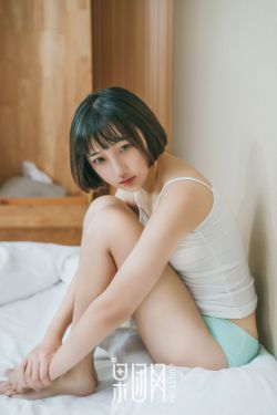 两个美女互摸脱内接吻